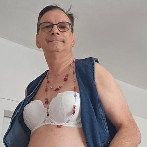 Männer in frauenwäsche