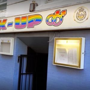 Pick Up Gay Bar