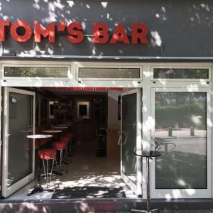 Toms Bar