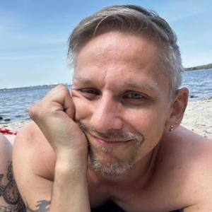 Gay_HST